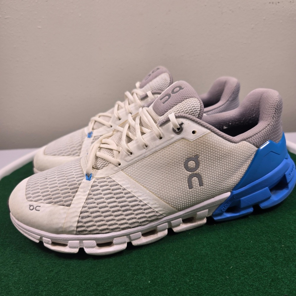 On Cloudstratus Running Shoes Mens 9.5 White Cobalt Blue CloudTec Helion Comfort